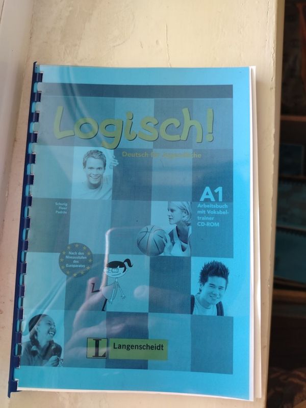 Logisch A1 rangli, Kursbuch va Arbeitsbuch 22 dona bor