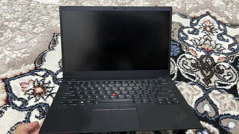 Core i7 10th gen 1tb ssd thinkpad x1 carbon 7th