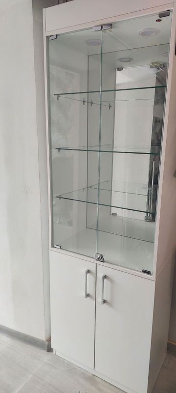 Витрина для салон красоты Витрина для салон красоты