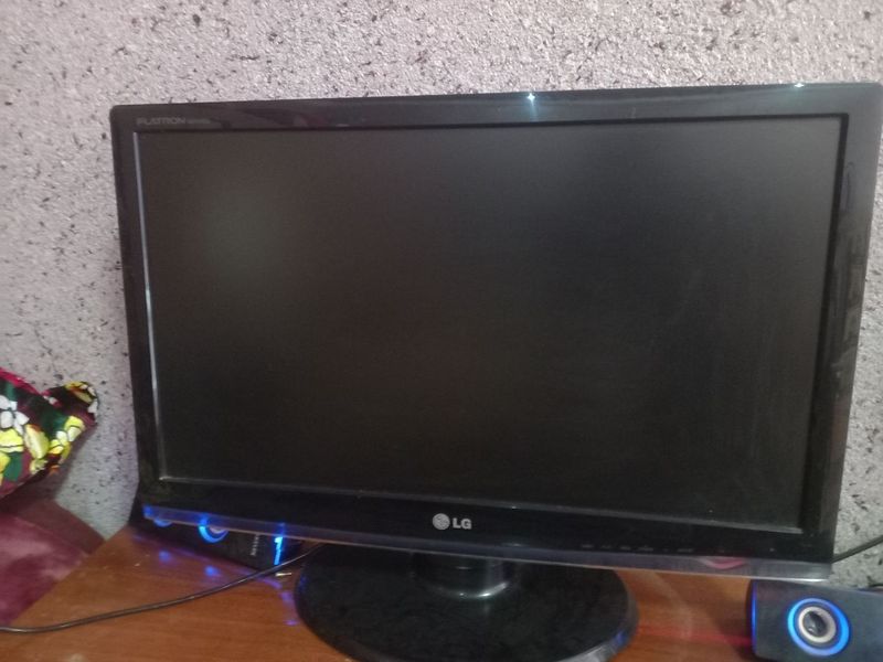 24 Lg manitor sotiladi xolati yaxwi 500 ming 24 Lg manitor sotiladi xolati yaxwi 500 ming