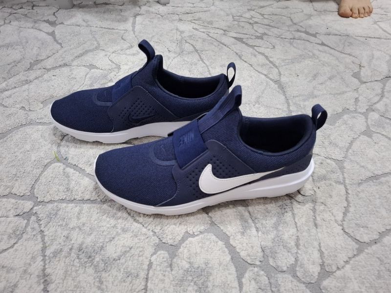 Продаются фирменные кроссовки Nike Продаются фирменные кроссовки Nike