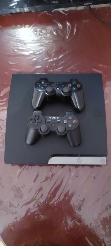 Продаю Sony PS-3 Slim 2джойстика за 120 у.е! Продаю Sony PS-3 Slim 2джойстика за 120 у.е!