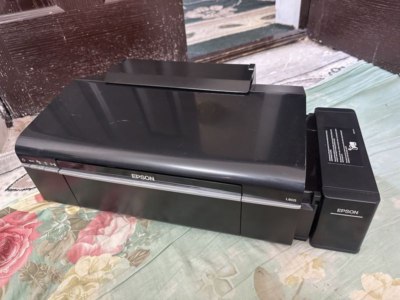 Epson L805 6-ta rangli yangi printer holati ideal tinniq pechat qiladi