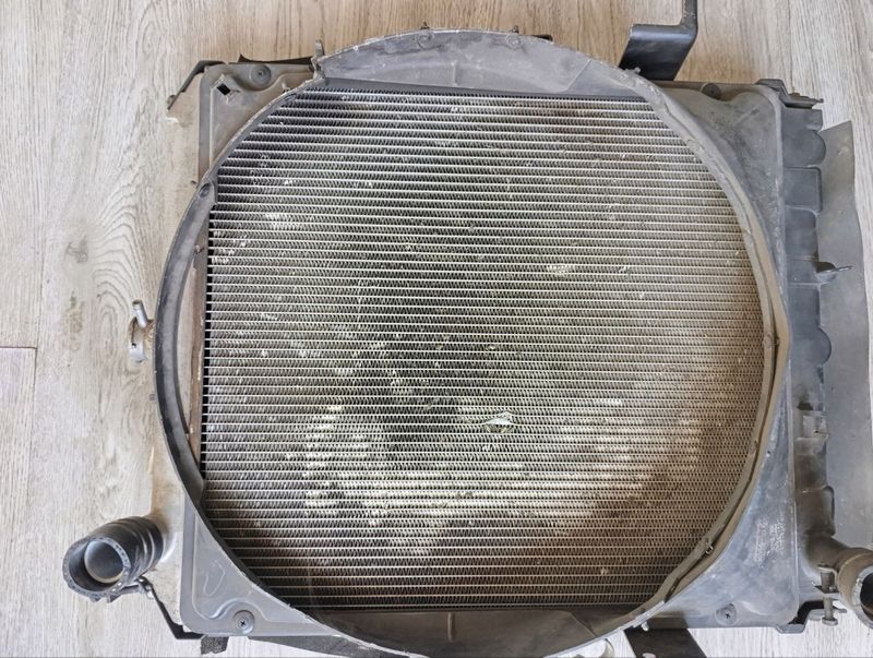 Isuzu Radiator sotiladi Isuzu Radiator sotiladi
