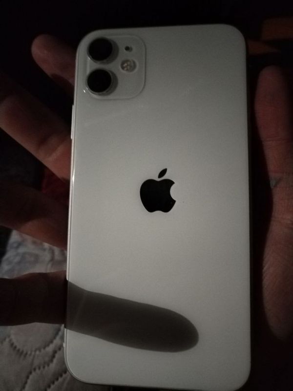 Iphone 11 toza idialni telfon ogan baraka topadi ochilmagan