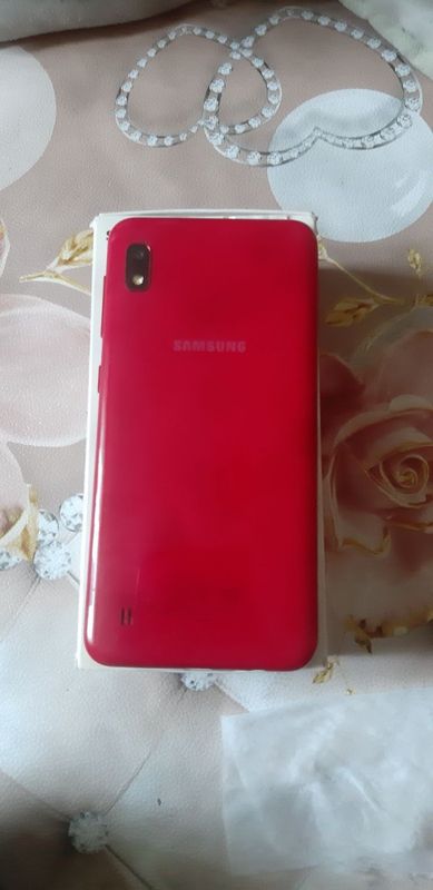 Samsung A 10 sotiladi aybi yuq narxi 760000 sum