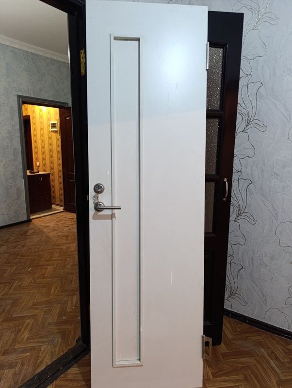 Продаю дверь новая с замком
