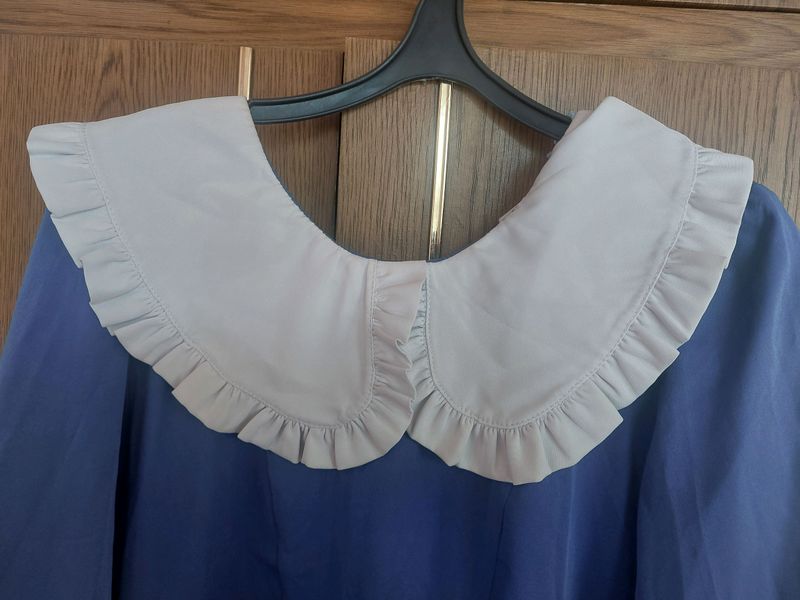 Razmeri: XL, oq yoqalik moviy rang Razmeri: XL, oq yoqalik moviy rang