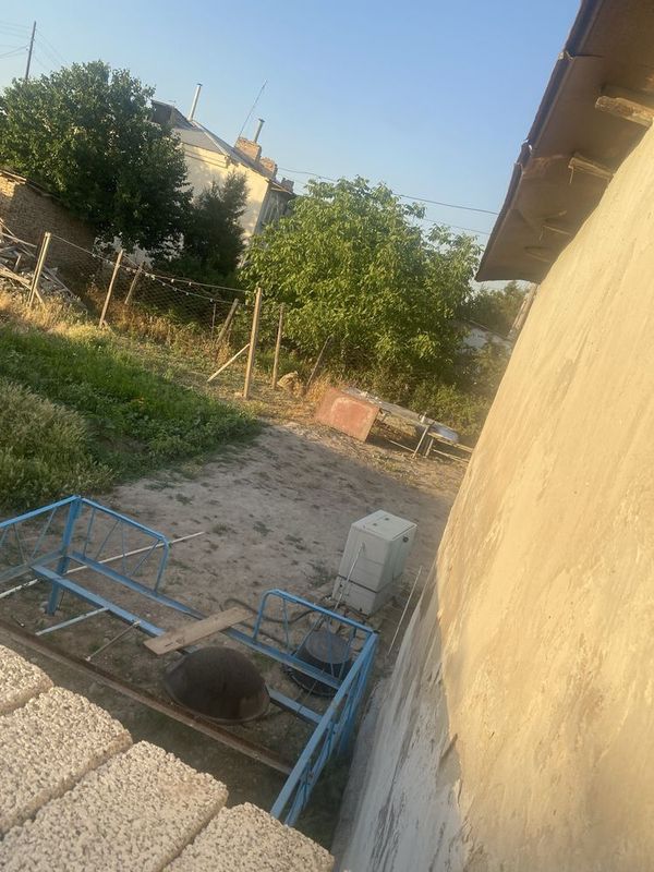 4 sotix yer sotiladi 2 xona uyi bor 4 sotix yer sotiladi 2 xona uyi bor