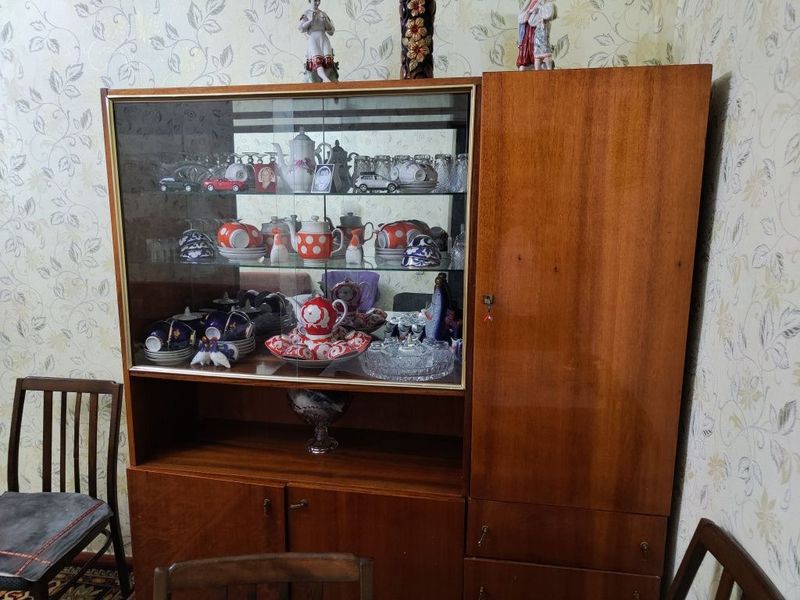 Продается сервант Продается сервант