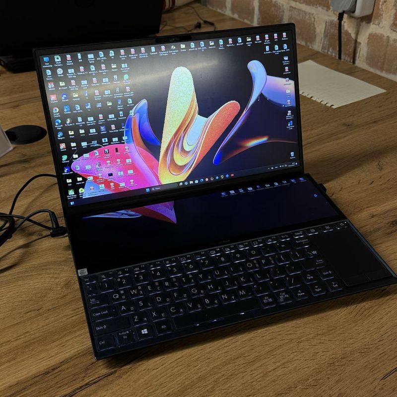 Asus Zenbook duo Sotiladi!