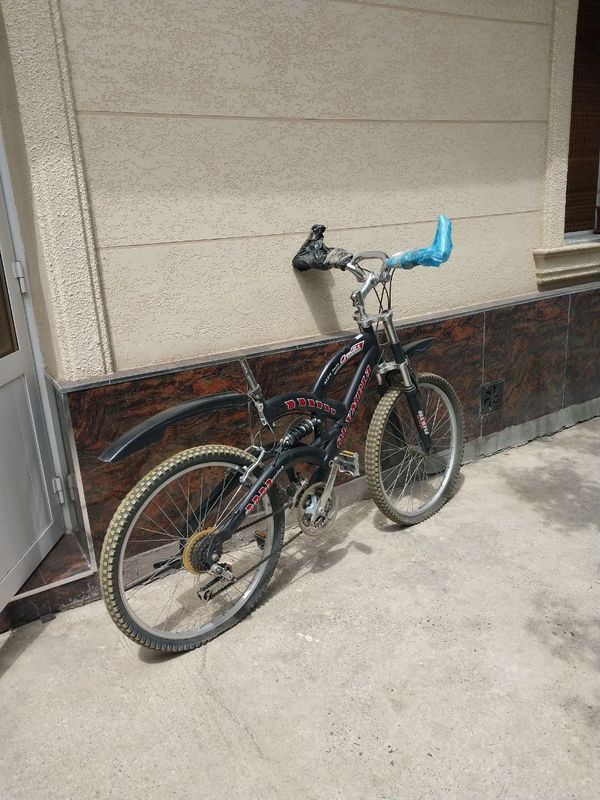 Velosiped sotiladi Velosiped sotiladi