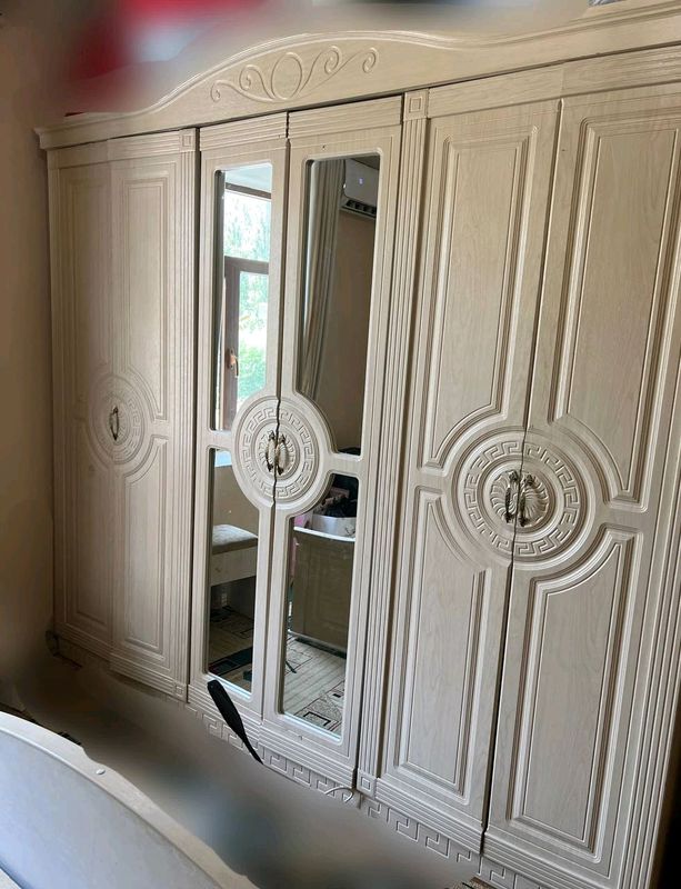 Sifatli yotoqxona mebel toplami sotiladi