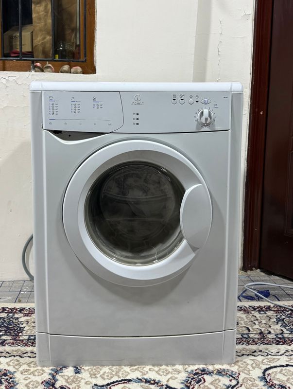 Kir yuvish mashinasi indesit