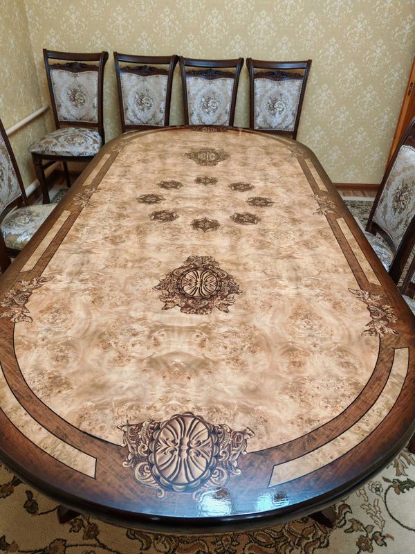 Срочно продам стол и 8 стулчиков почти новым состояние Срочно продам стол и 8 стулчиков почти новым состояние