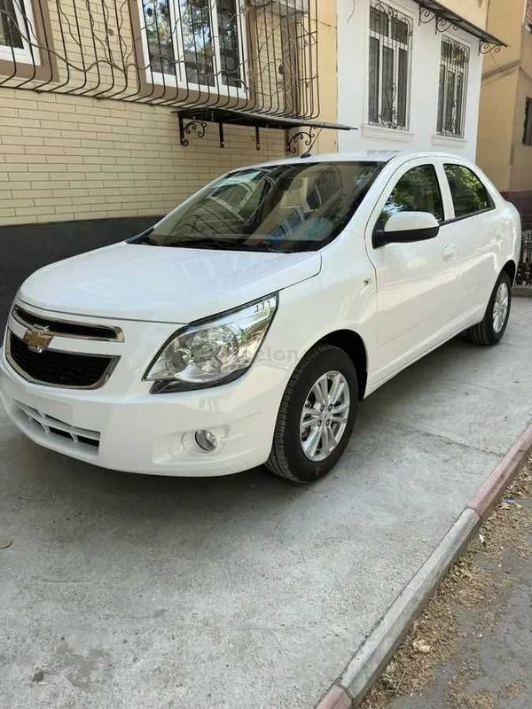 Chevrolet Cobalt 2 sotiladi schotda turibdi