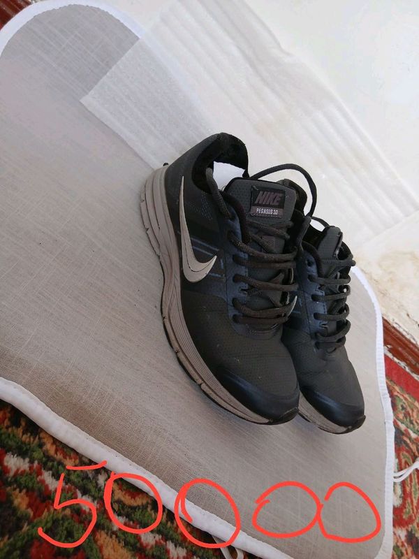 NIKE Эркаклар кросовкаси NIKE Эркаклар кросовкаси