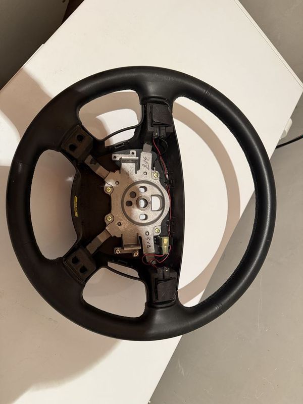 Jentra elegant plyus rul xoalti yengi orta airbagi olingan