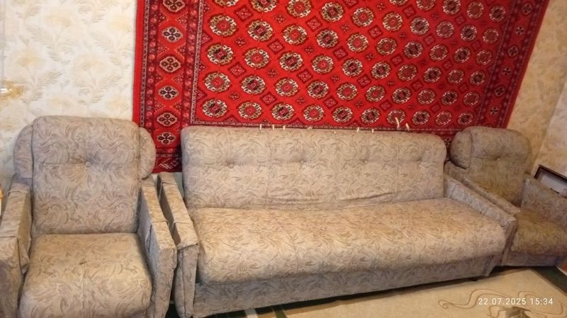 Продается диван и два кресла Продается диван и два кресла