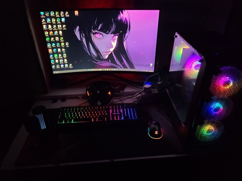 Strim va kuchli o'yinlar uchun kompyuter Strim va kuchli o'yinlar uchun kompyuter