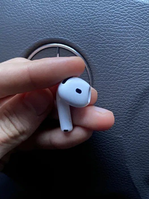 Airpods 4 левый наушник (A3053) Airpods 4 левый наушник (A3053)