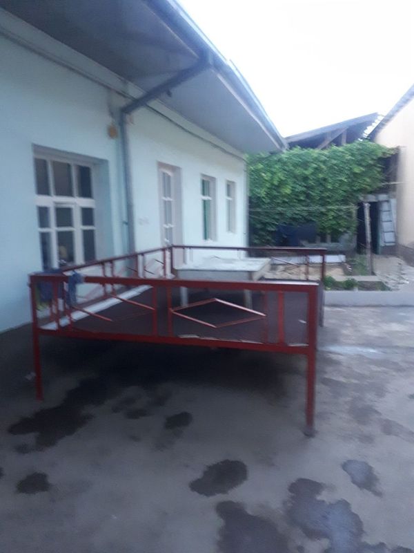 Uy Sotiladi Nurafshon shahar Uy Sotiladi Nurafshon shahar