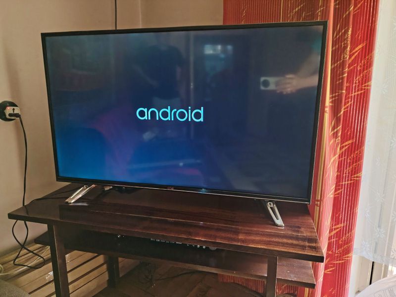 Продаётся телевизор Artel 43 smart