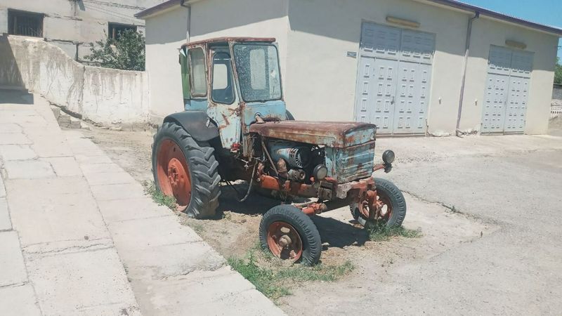 Traktor sotiladi Traktor sotiladi
