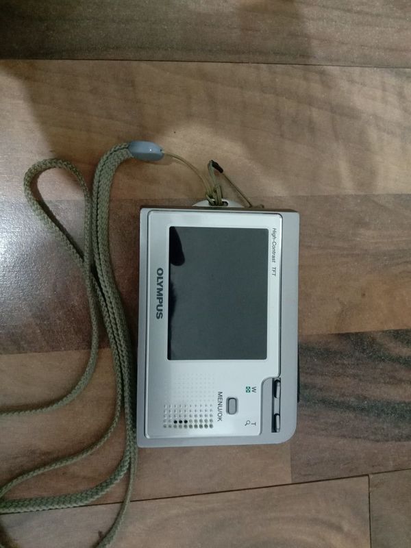 Digital kamera AZ-1