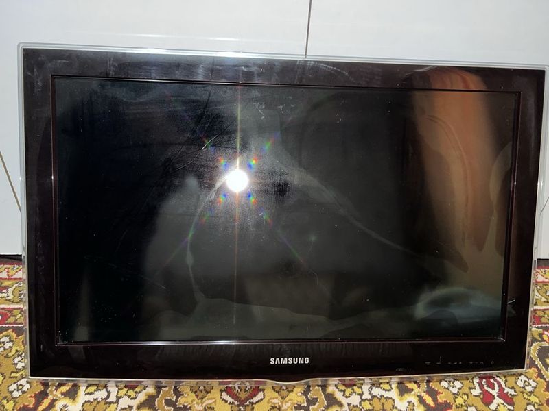 Телевизор Samsung экран синган диагональ 32 Телевизор Samsung экран синган диагональ 32