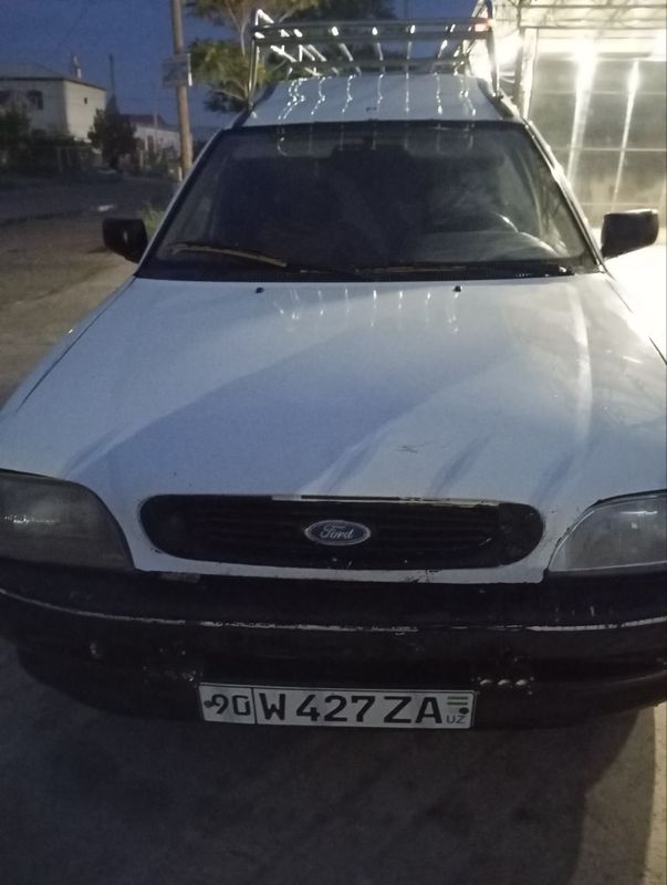 Ford 1994 yil metani bor Ford 1994 yil metani bor
