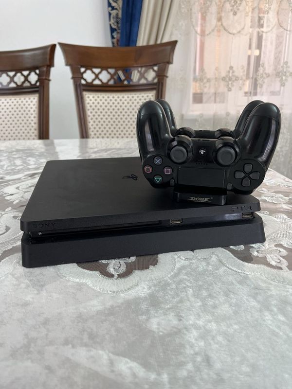 Playstation 4 slim ideal