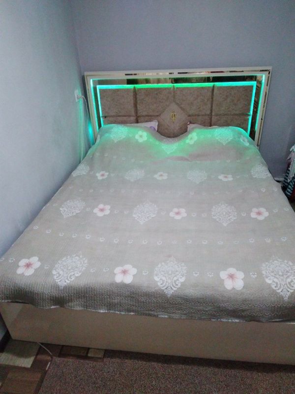 Продаётся срочно! Кровать, 2 тумбочки, Трюмо, Шкаф, Пуфик в подарок