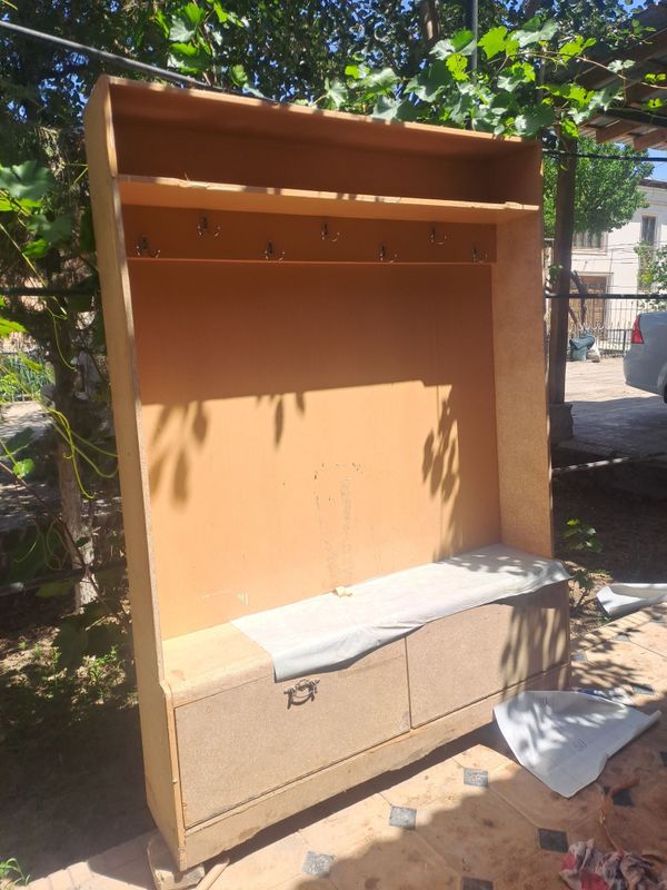 Мебел прихожка рабочи Мебел прихожка рабочи