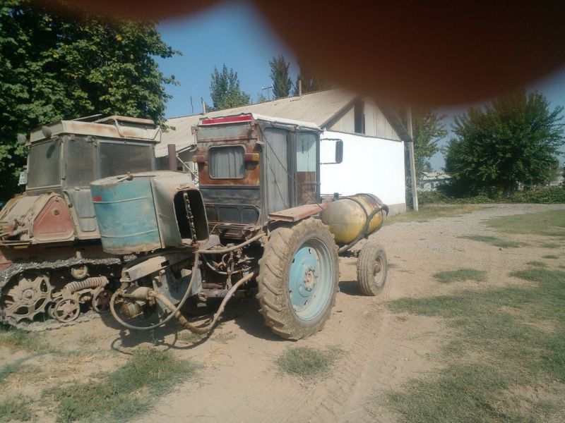 T 28 traktor sotiladi xolati juda yaxshi ishlab turgan texnika