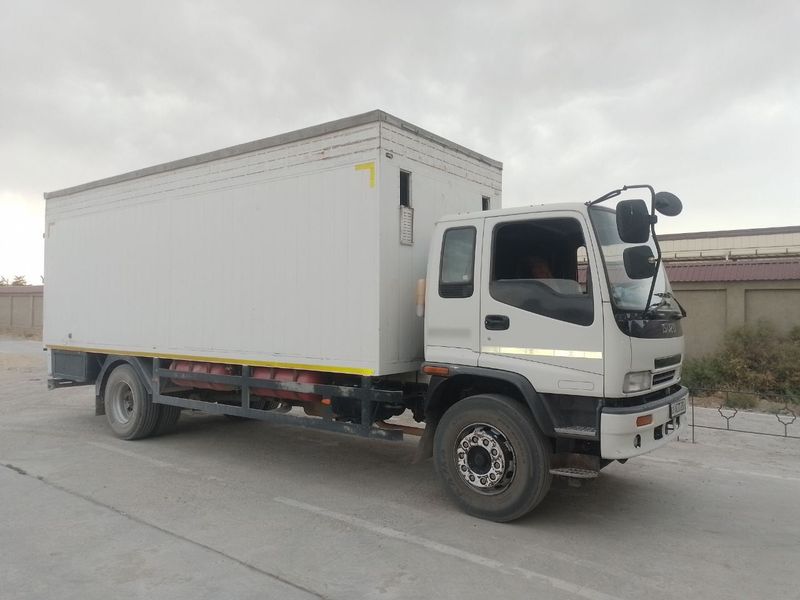 Isuzu furgon 2020 yil xolati alo, tepasi ochiladi Isuzu furgon 2020 yil xolati alo, tepasi ochiladi