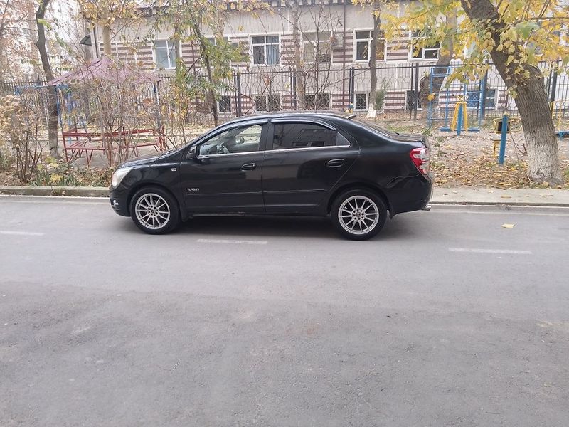 Продам кобальт 2015 года автомат