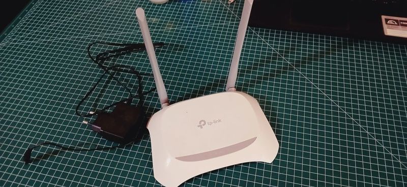 TP-Link TL-WR840N. TP-Link TL-WR840N.