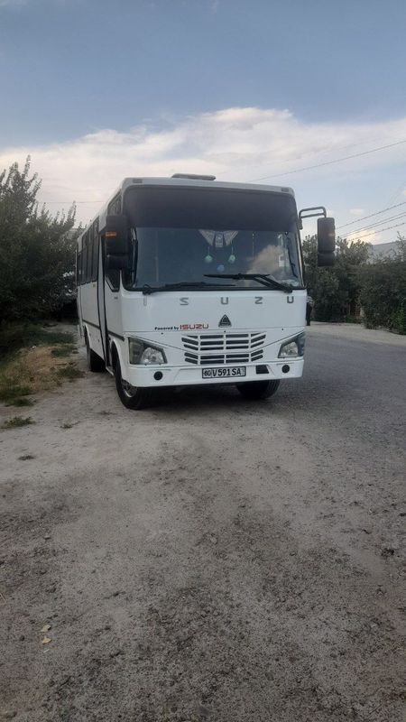 Isuzi avtobus sotiladi