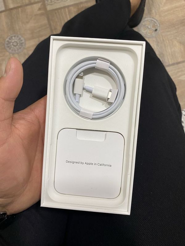 Iphone 11 64G Holati zor Karobka dakument bor Iphone 11 64G Holati zor Karobka dakument bor