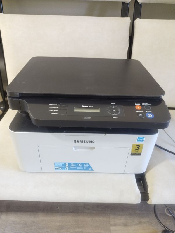 Samsung Xpress M2070 modeldagi printer sotiladi.