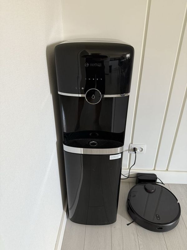 Продаю диспенсер для воды Bosch Продаю диспенсер для воды Bosch