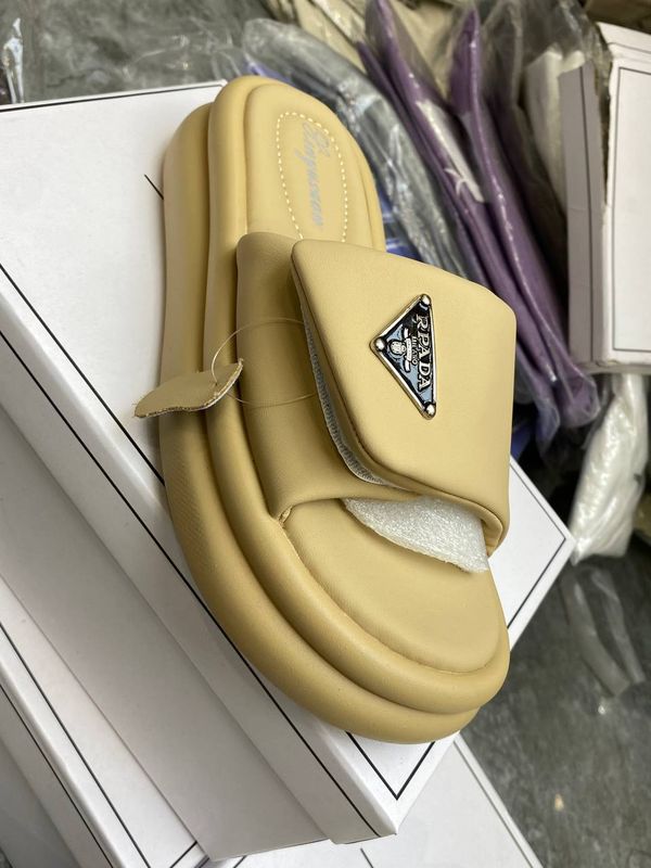 Fendi shippaklar 38,39 qoy terisidan tikilgan