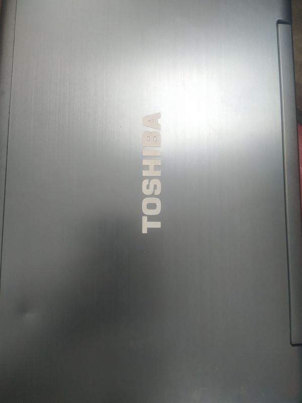 TOSHIBA sotiladi