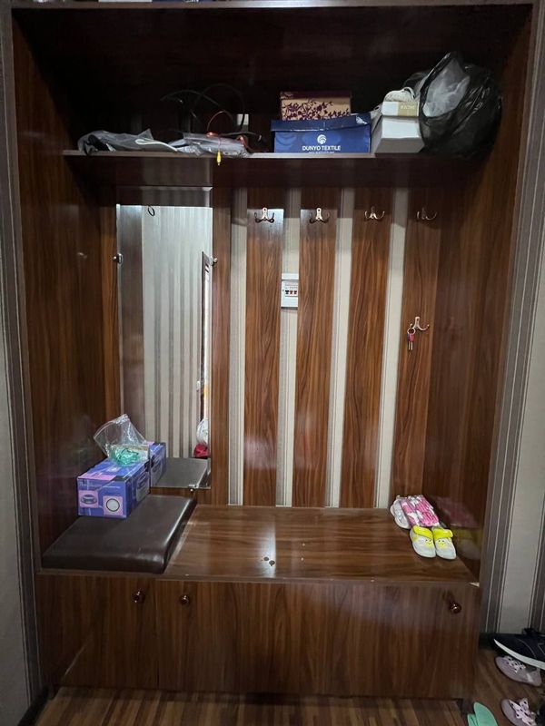 Prexojka garderob sotiladi. Buyi 2,20 / eni 1,5. Prexojka garderob sotiladi. Buyi 2,20 / eni 1,5.