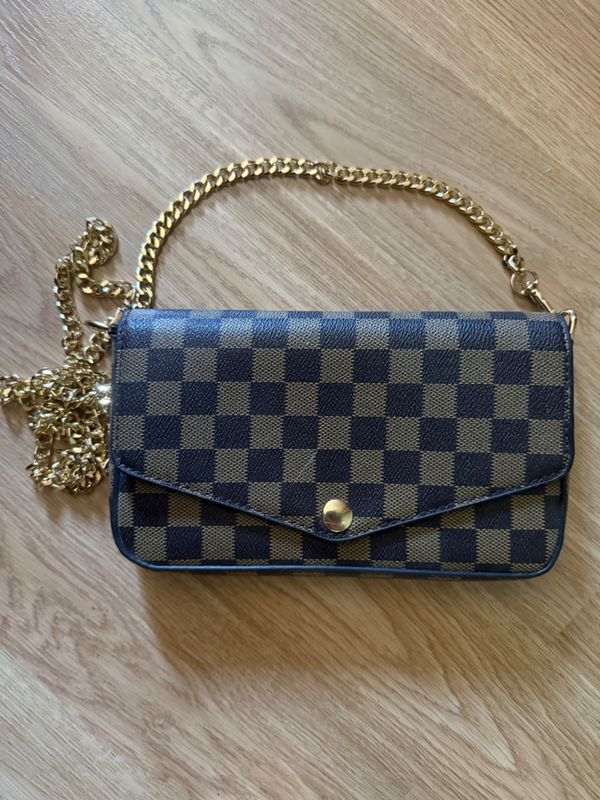 Сумочка через плечо LV Сумочка через плечо LV