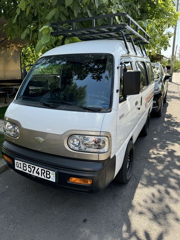 BAGAJ SOTILADI DAMAZGA 8 ta oyoqli qalin qilip yasalgan