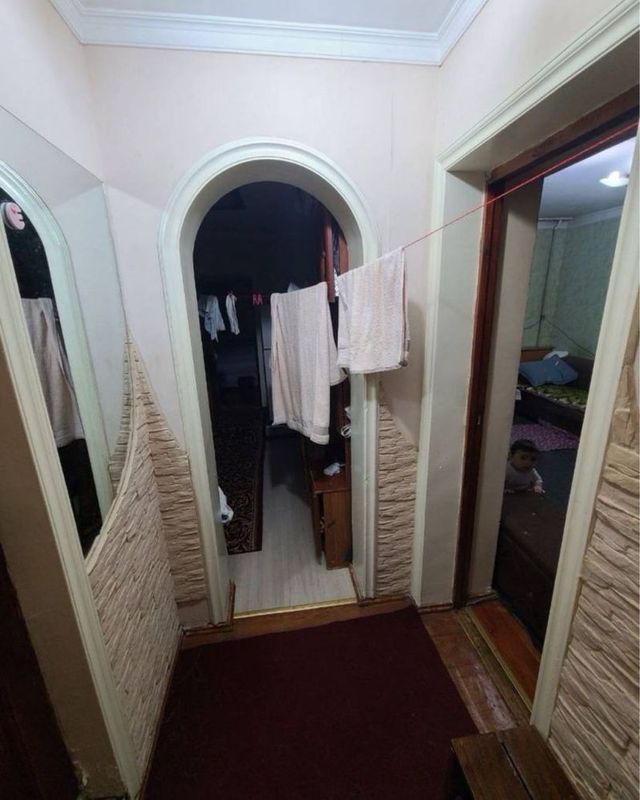Чиланзар 1 кв 1в2 ком кирпичный дом. балкон 2/3 Чиланзар 1 кв 1в2 ком кирпичный дом. балкон 2/3
