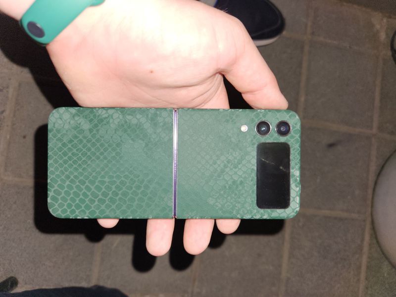 Продаю Samsung Z Flip4