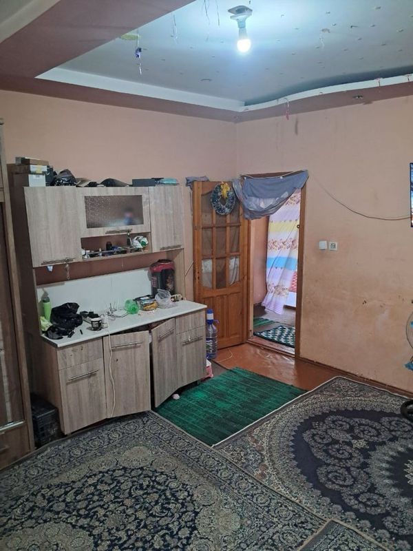 Uchtypa tumani algaretim daha 2 xonali uy sotiladi